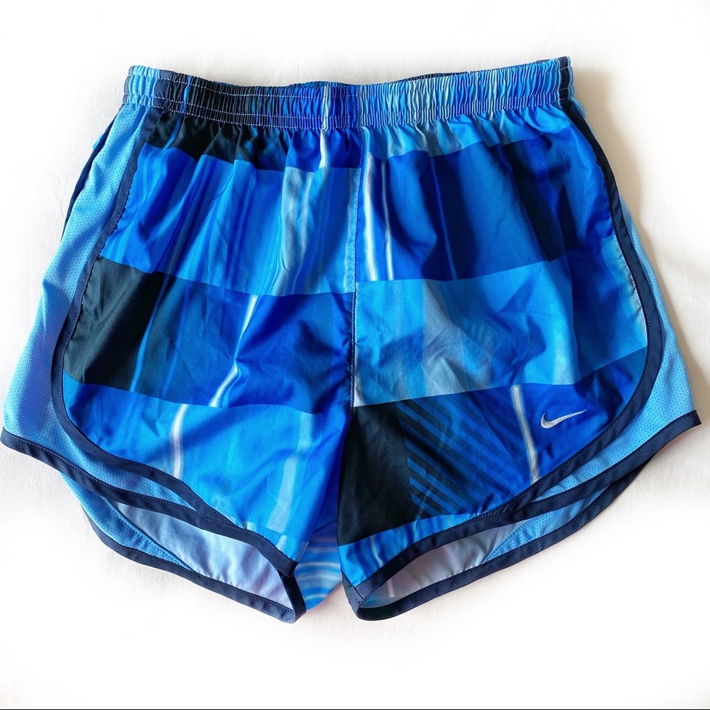 Nike Dri-Fit Women Shorts Size Small - Picture 1 of 4